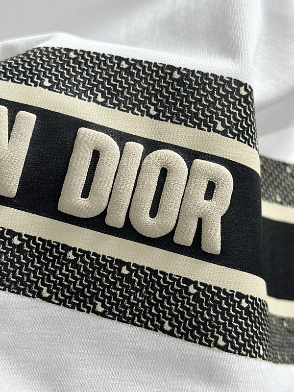 ブランドTシャツ着用イメージ